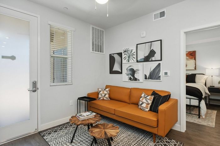 Maven on Broadway | Sacramento, CA | Living Room