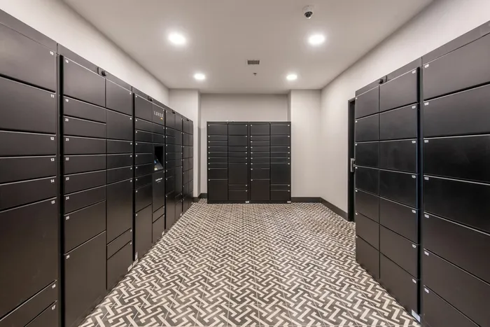 Maven on Broadway | Sacramento, CA | Package Lockers