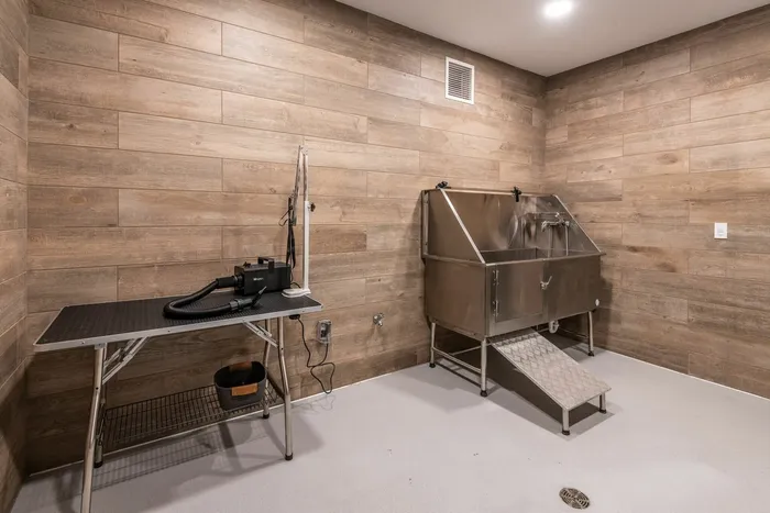 Maven on Broadway | Sacramento, CA | Pet Spa