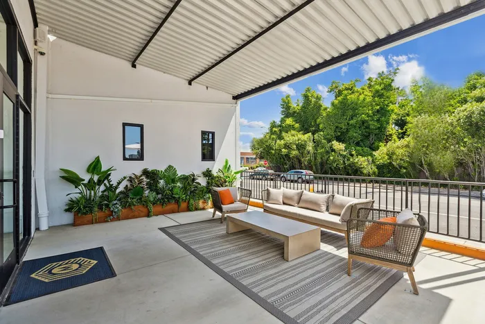 Maven on Broadway | Sacramento, CA | Entryway