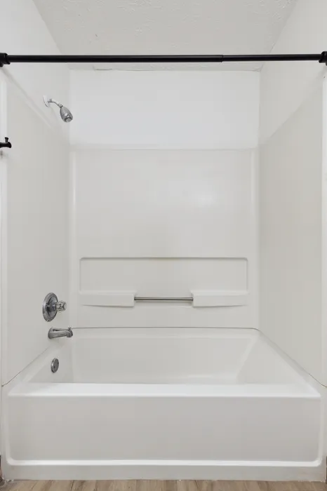 Aspire Apartment Homes | Canal Winchester, OH | Bath/Shower Combination