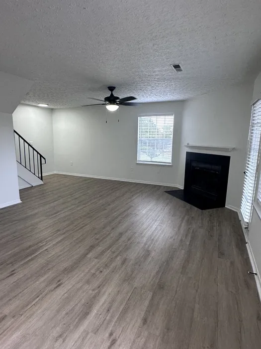Hickory Creek Apartments | Columbus, OH | Living Room w/ Fireplace