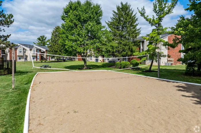 Hickory Creek Apartments | Columbus, OH | Volleyball Court