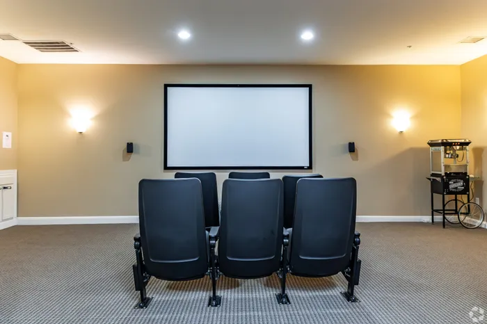 Four Pointe Apartments | Columbus, OH | Movie Theatre