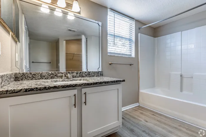 Calais Park Apartments | St. Petersburg, FL | Primary Bathroom