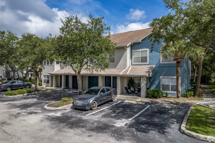 Calais Park Apartments | St. Petersburg, FL | Exterior w/ Parking