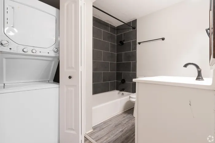 Skyview Commons | Jeffersontown, KY | Bathroom w/ Washer & Dryer