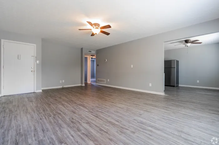 Skyview Commons | Jeffersontown, KY | Spacious Living Area