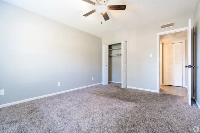 Skyview Commons | Jeffersontown, KY | Bedroom w/ Ceiling Fan
