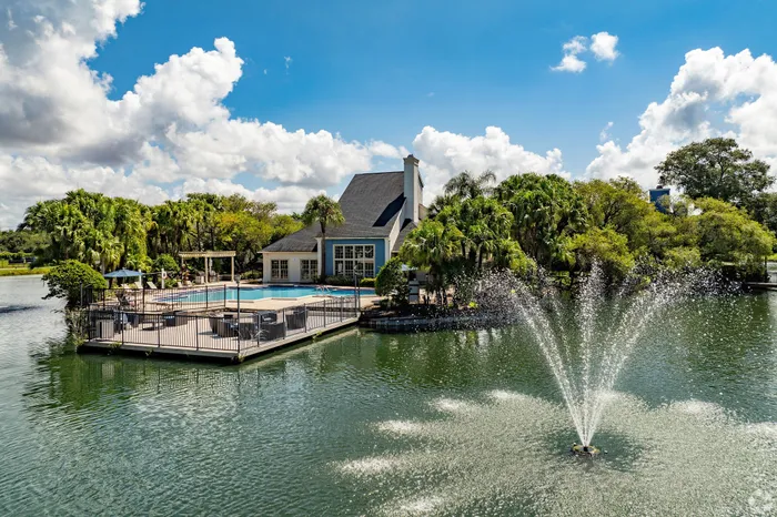 Bay Crossing | Tampa, FL | Fountain & Pool