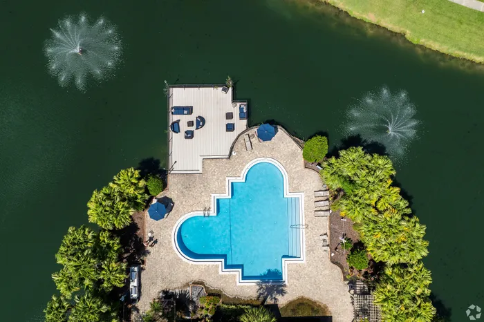 Bay Crossing | Tampa, FL | Pool & Sundeck Aerial