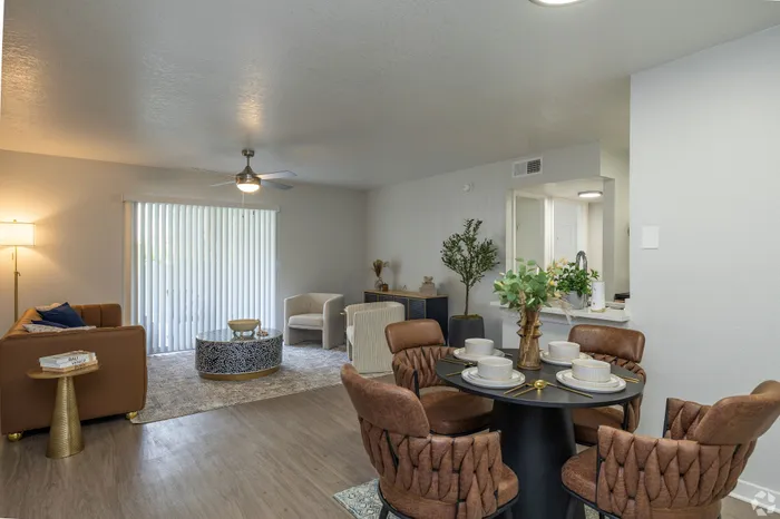 Bay Crossing | Tampa, FL | Dining Area & Living Space