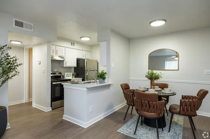 Bay Crossing | Tampa, FL | Dining Area & Kitchen