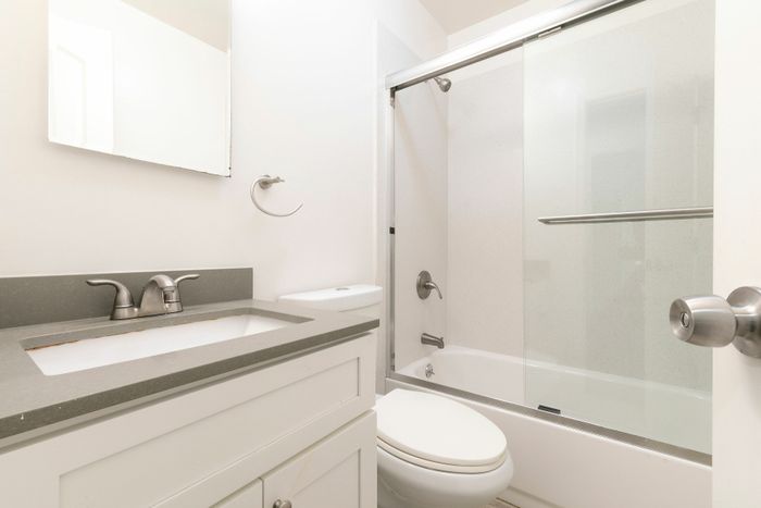 The Heights | San Leandro, CA | Bathroom w/ Shower & Tub