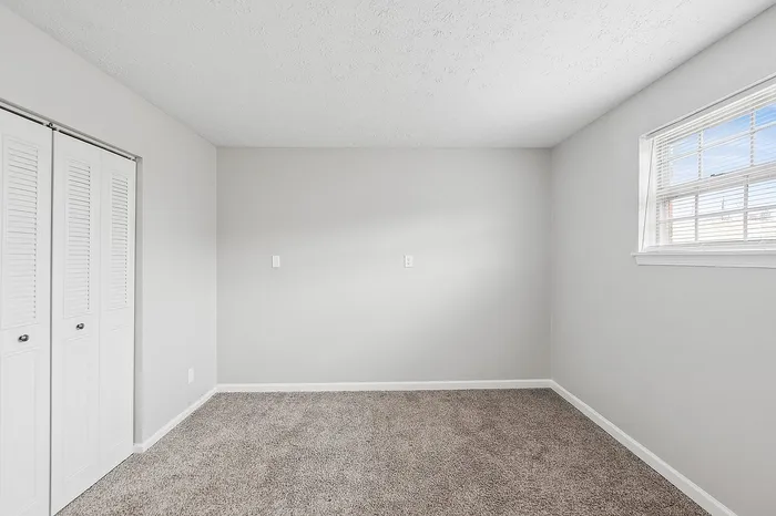 Skyview Commons | Jeffersontown, KY | Carpeted Bedroom