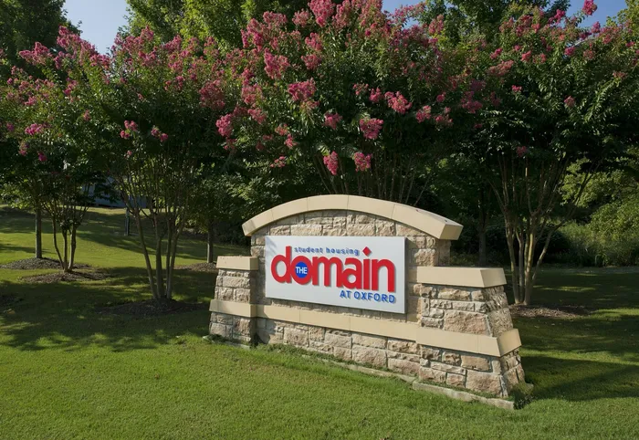 Outdoor Signage | Domain Oxford | Oxford MS Student Apartments