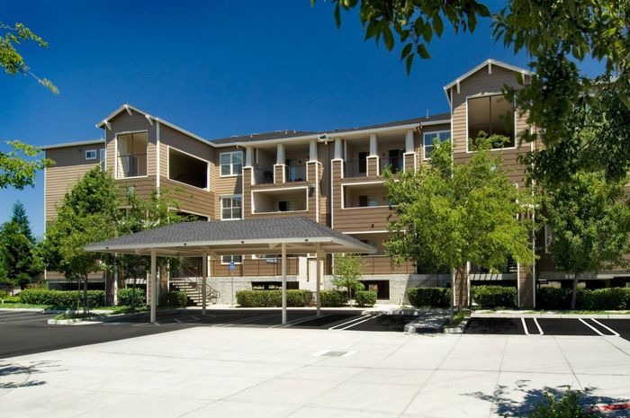 Exterior of building | Apartments in Dublin, CA | Fountains at Emerald Park