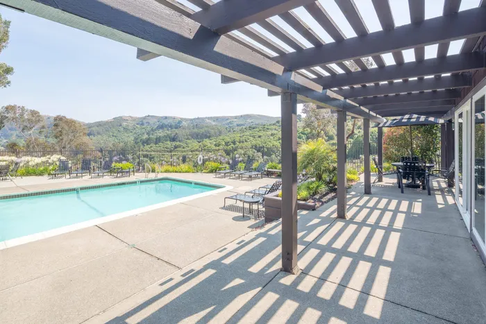 Resort Style Pool | Summit at Sausalito | Luxury Apartments at Sausalito