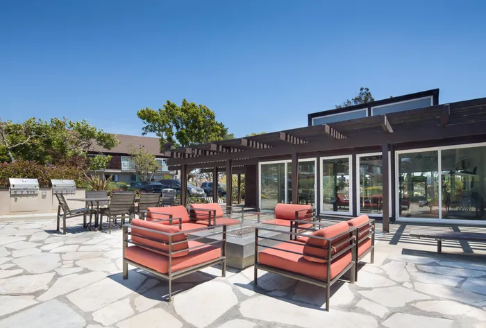 Outdoor Lounge Area | Summit at Sausalito | Luxury Apartments at Sausalito