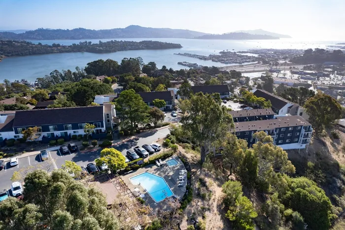 City View | Summit at Sausalito | Luxury Apartments at Sausalito