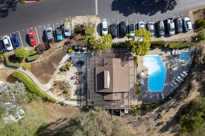 Resort Style Pool | Summit at Sausalito | Luxury Apartments at Sausalito
