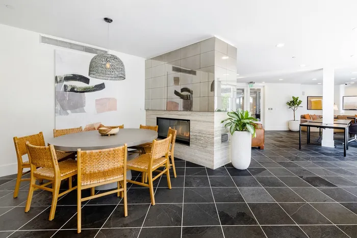 Resident Lounge | Brio Apartments | Apartment in Glendale, CA