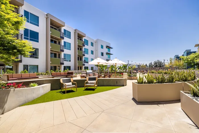 Exterior of Building  | Brio Apartments | Apartment in Glendale, CA