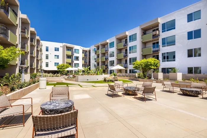 Outdoor Seating Area | Brio Apartments | Apartment in Glendale, CA