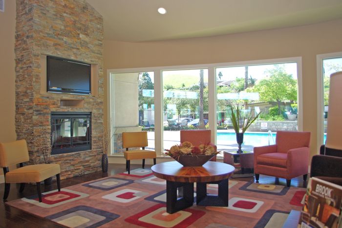 Twin Creeks - Cozy Lounge Area
