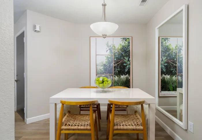Apartment Dining Area Metro On 5th