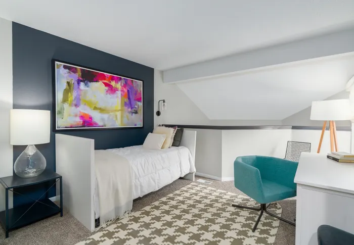 Cozy Bedroom Space at Metro On 5th