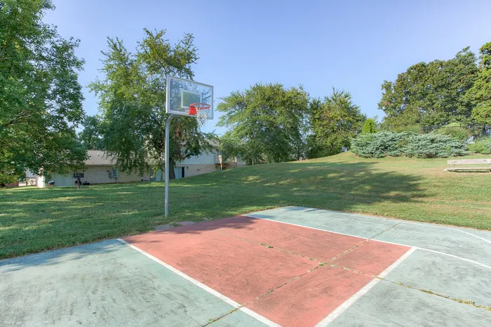 Basketball Court | Apartments Cape Girardeau, MO | The District at Cape