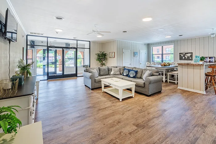 Resident Lounge Inside Emerald Lake
