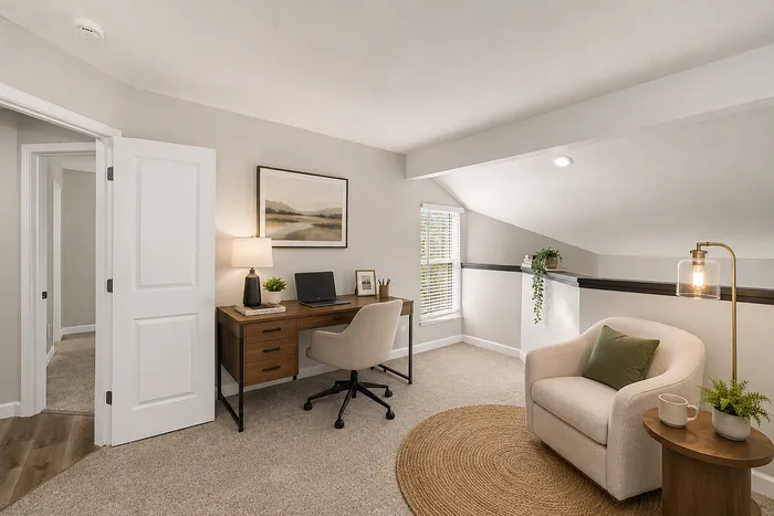 Loft Area with Desk & Chair