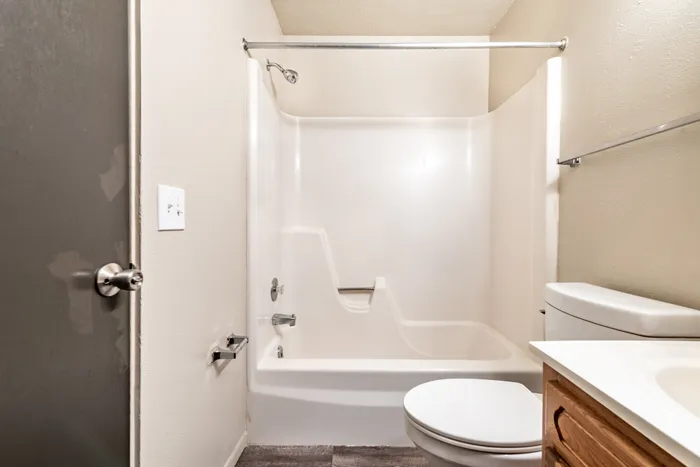 Toledo Ohio One Bedroom Apartment, Carpeted Floors, Neutral Paint Schemes, Granite Style Counters, Hardwood Style Floors, Shaker Style Cabinets, Matching Appliances, Spacious Closets