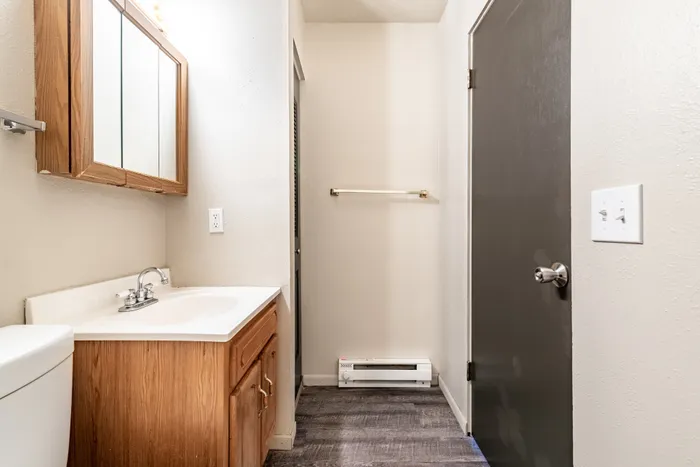 Toledo Ohio One Bedroom Apartment, Carpeted Floors, Neutral Paint Schemes, Granite Style Counters, Hardwood Style Floors, Shaker Style Cabinets, Matching Appliances, Spacious Closets