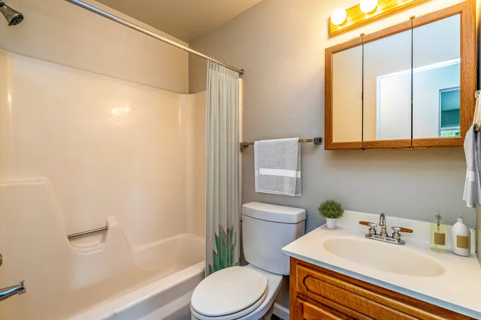 Toledo Ohio, Two Bedroom Apartment, Carpeted Floors, Neutral Paint Schemes, Granite Style Counters, Hardwood Style Floors, Shaker Style Cabinets, Matching Appliances, Spacious Closets