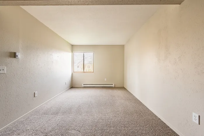 Toledo Ohio, Two Bedroom Apartment, Carpeted Floors, Neutral Paint Schemes, Granite Style Counters, Hardwood Style Floors, Shaker Style Cabinets, Matching Appliances, Spacious Closets