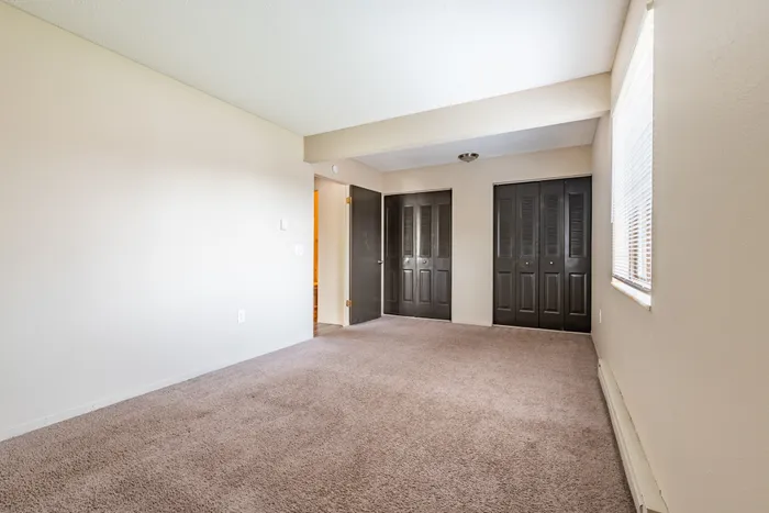 Toledo Ohio, Two Bedroom Apartment, Carpeted Floors, Neutral Paint Schemes, Granite Style Counters, Hardwood Style Floors, Shaker Style Cabinets, Matching Appliances, Spacious Closets