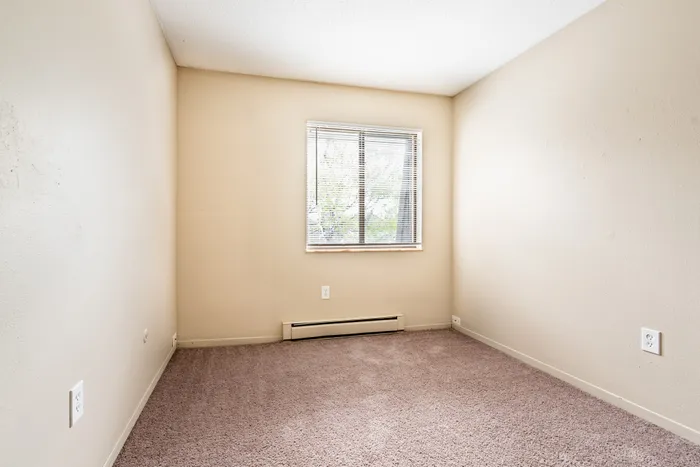 Toledo Ohio, One Bedroom Apartment, Carpeted Floors, Neutral Paint Schemes, Granite Style Counters, Hardwood Style Floors, Shaker Style Cabinets, Matching Appliances, Spacious Closets