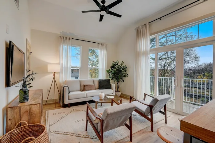 Flats On East Gay | 1 Bedroom