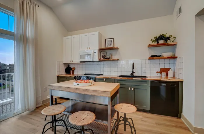 Flats On East Gay | 1 Bedroom