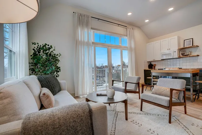 Flats On East Gay | 1 Bedroom