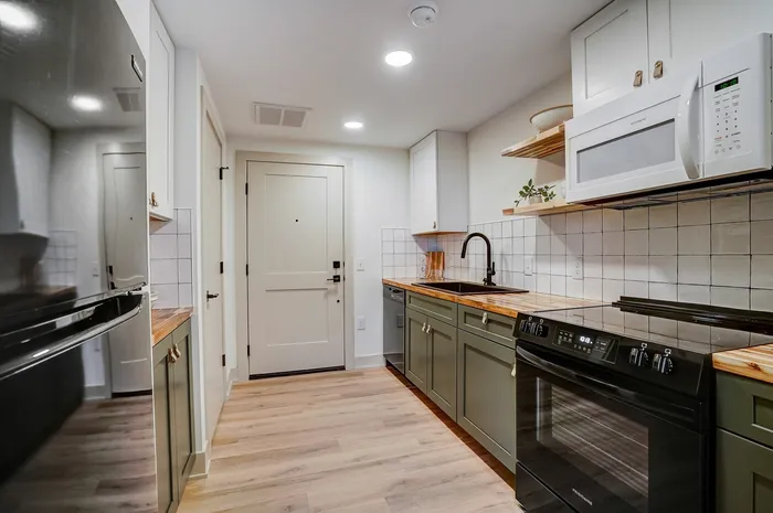 Flats On East Gay | Studio