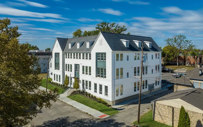 Flats On East Gay