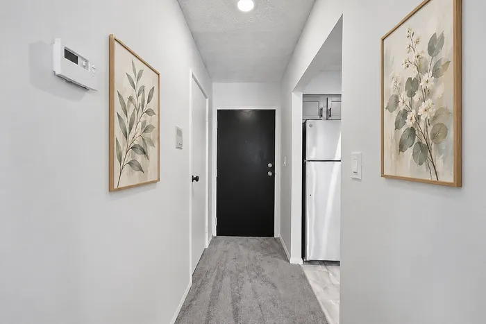 Center Court Apartments - Hallway