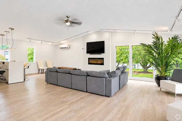 Center Court Apartments - Spacious Living Area