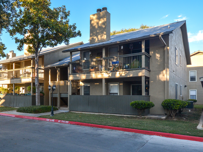 Patios and Balconies | Lakeside Apartments