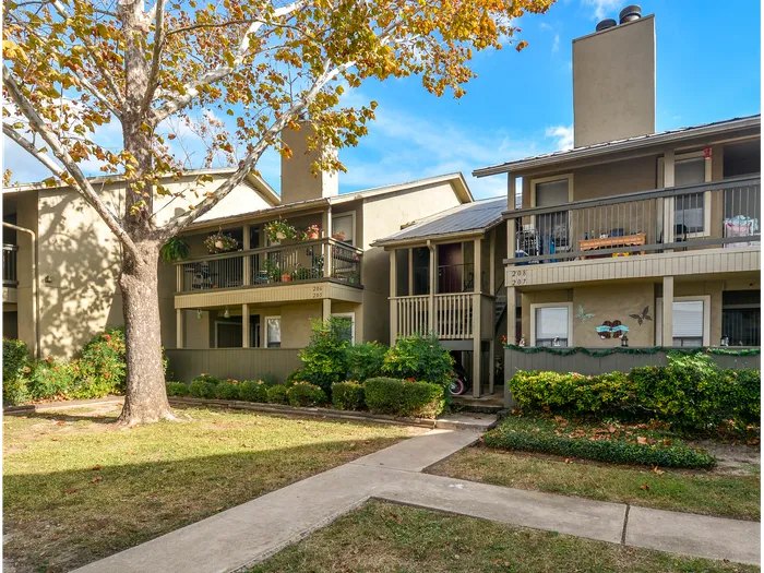 Building with Balcoies | Lakeside Apartments