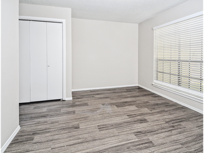 View Photos Churchill Crossing Apartments